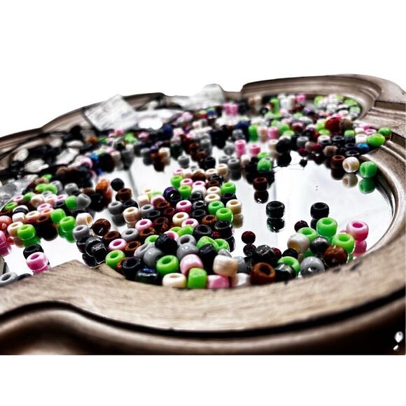 Beads multiple colours and accessories - Picture 1 of 15